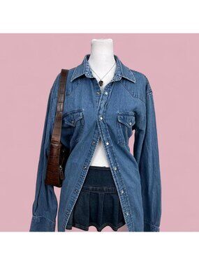 vintage 90s denim western cottagecore elevated basic jean snap button up shirt